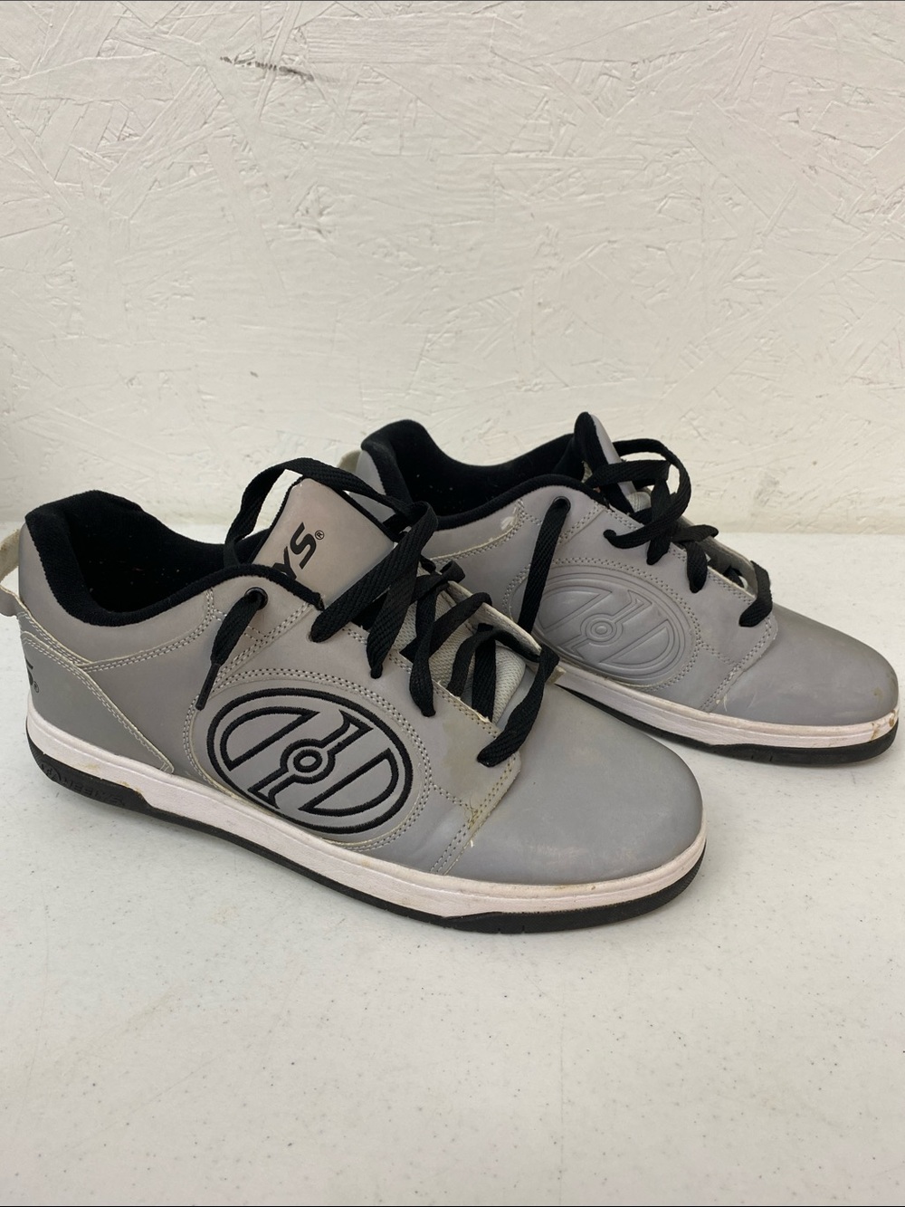 Heelys Gray and Black Low-Top Skate Sneakers